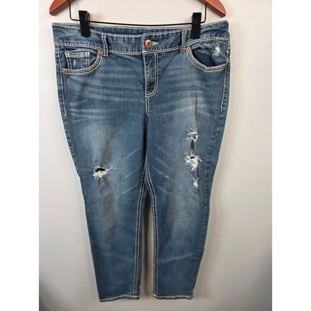 Maurices Womens Distressed Skinny Jeans Medium Wash Contrast Stitch Size 11/12